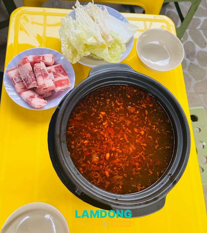 Không gian Tiệm Bánh Cá Nhà Xíu