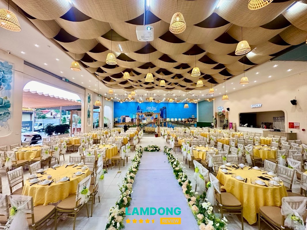 Khu vực ăn uống tại Điểm Hẹn Sài Gòn