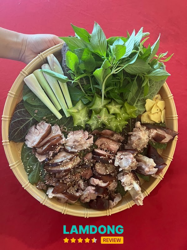 Không gian Ẩm Thực Làng Tre