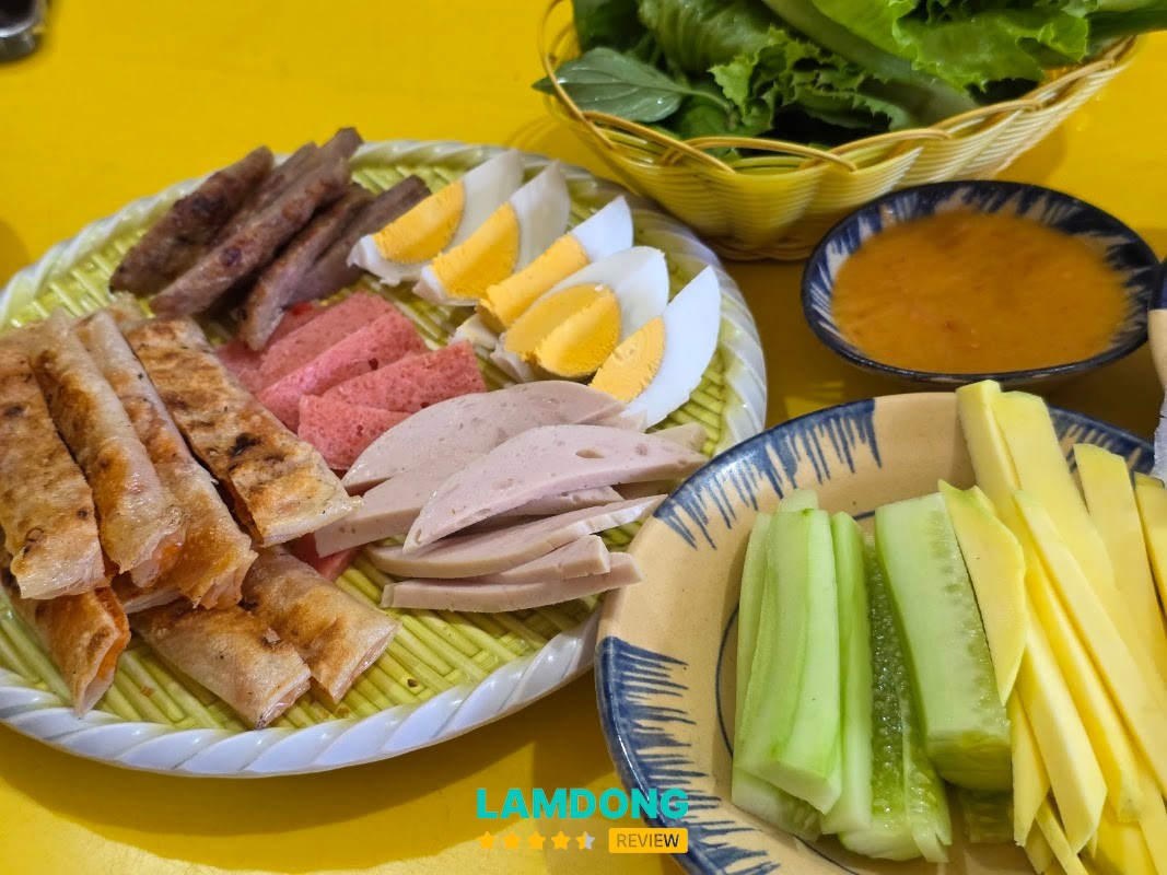 Món ăn tại Chả Cuốn Cá Trích Cô Hường