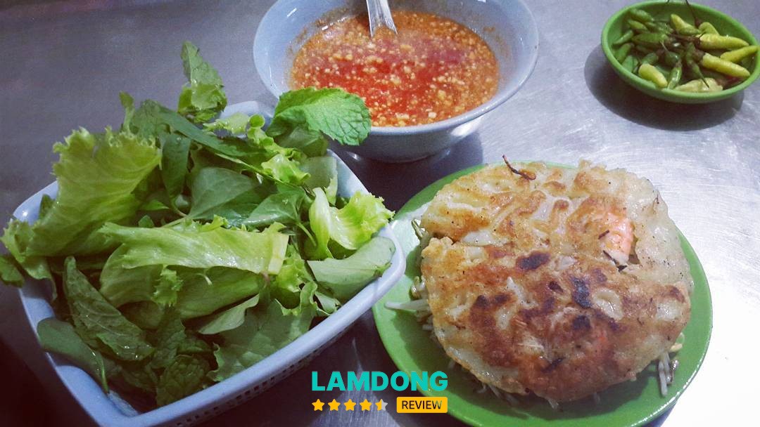 Không gian Bánh Xèo bánh căn cây phượng