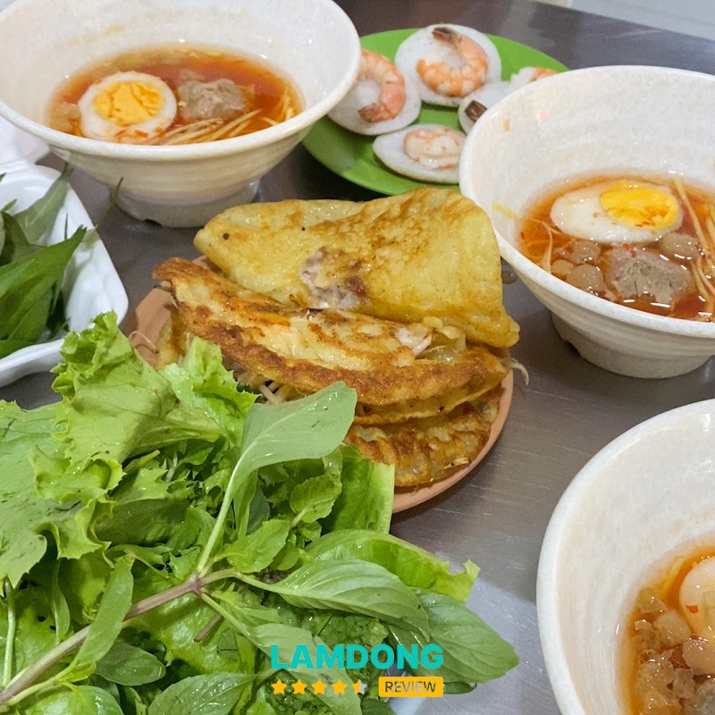 Trải nghiệm tại Bánh Xèo bánh căn cây phượng