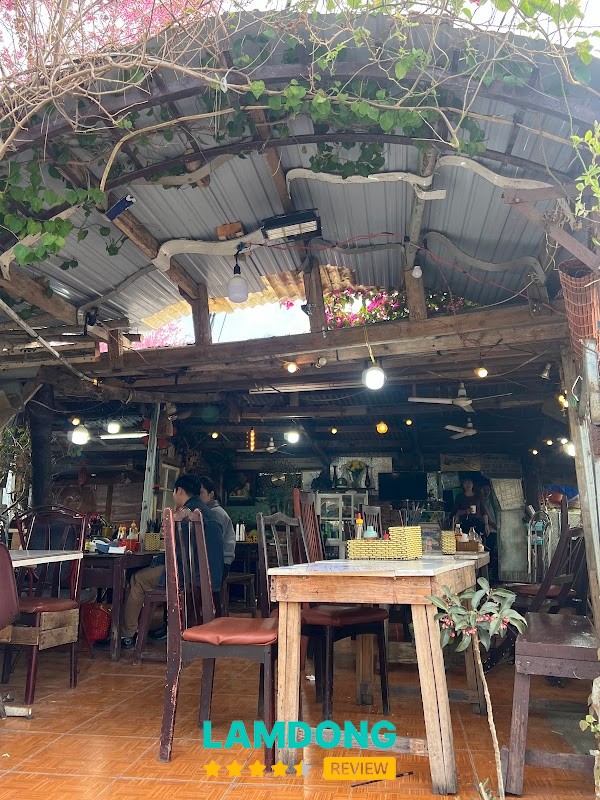 Bánh Căn Cô Thương tại Đà Lạt