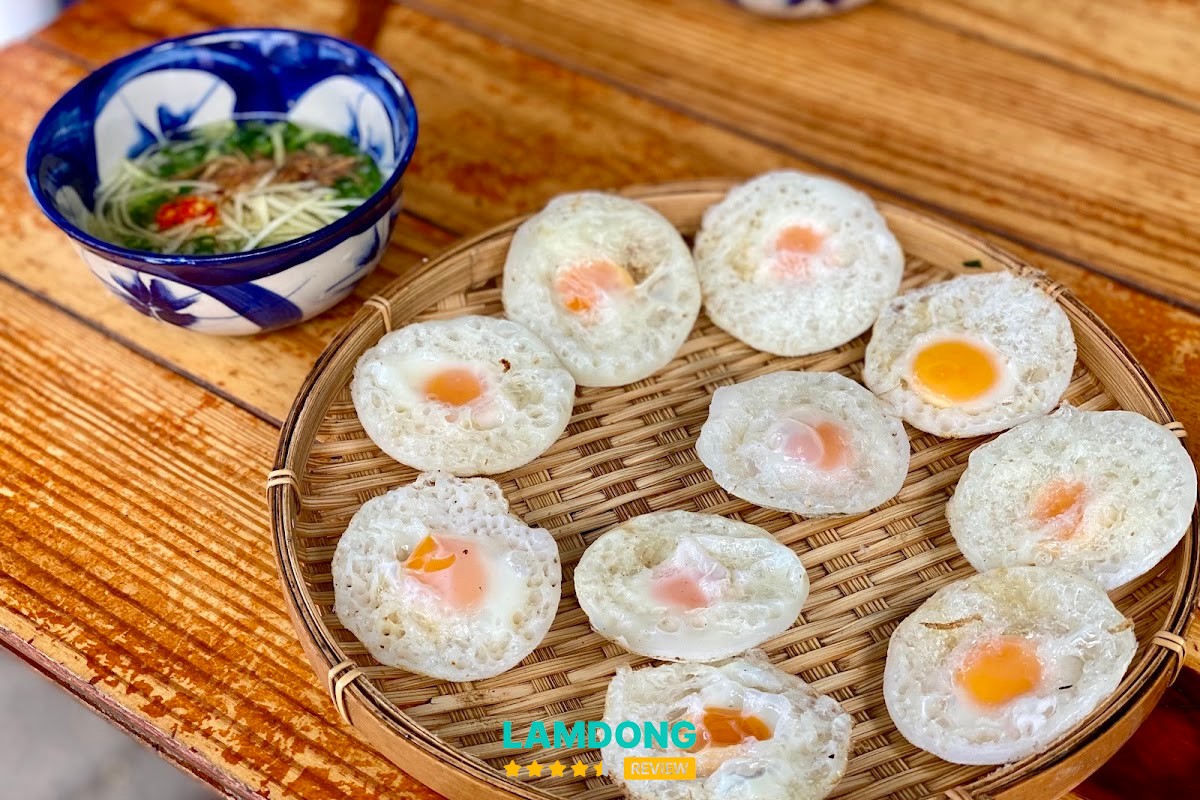 Hình ảnh menu tại Bánh Căn Chung Cư C2