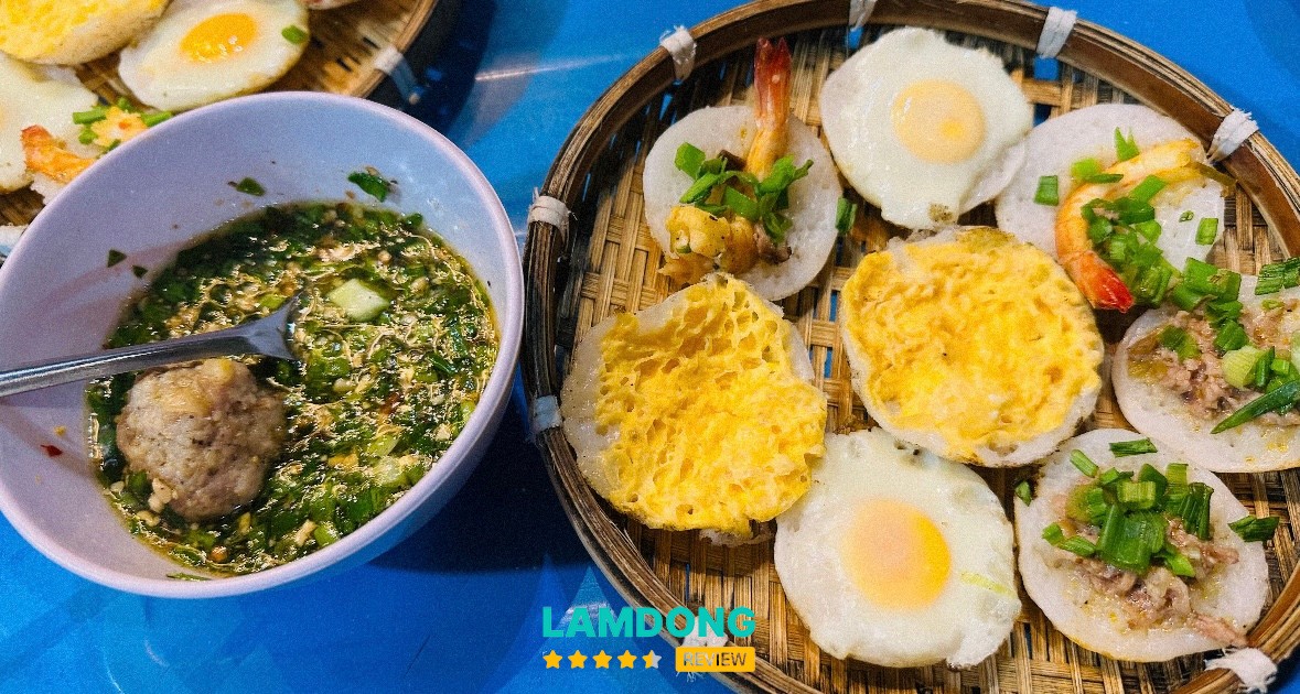 Không gian Bánh Căn Nhà Cổ