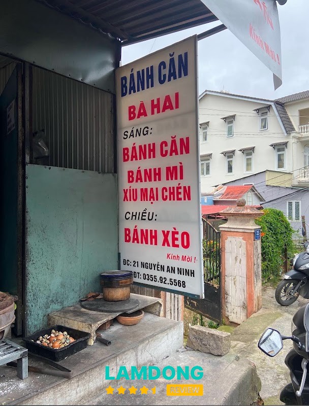 Không gian Bánh căn Bà Hai