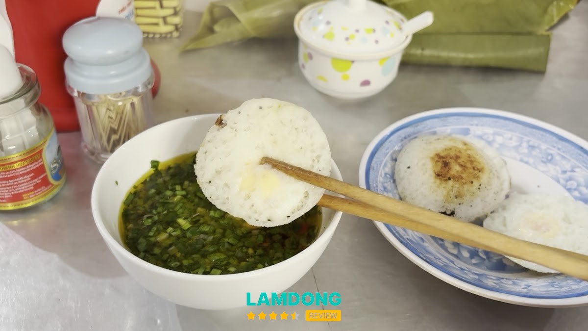 Không gian Bánh Căn LUYẾN Bình Dân