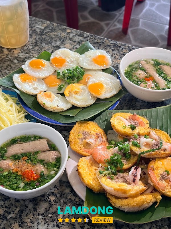 Không gian Bánh căn Ngọc