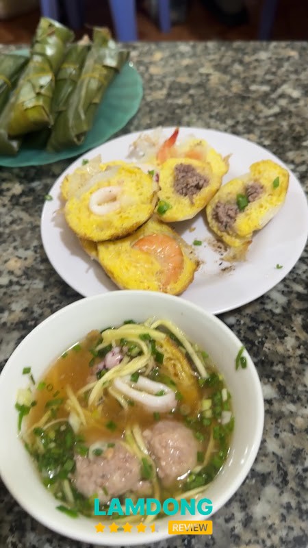 Trải nghiệm tại Bánh căn Ngọc