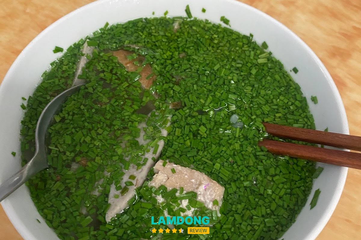 Tô bánh canh hẹ Phú Yên tại Đà Lạt