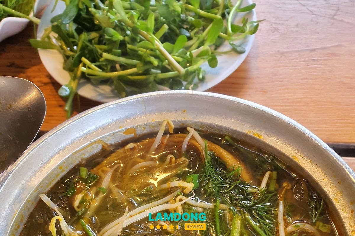Không gian Bánh Canh Ngô Gia