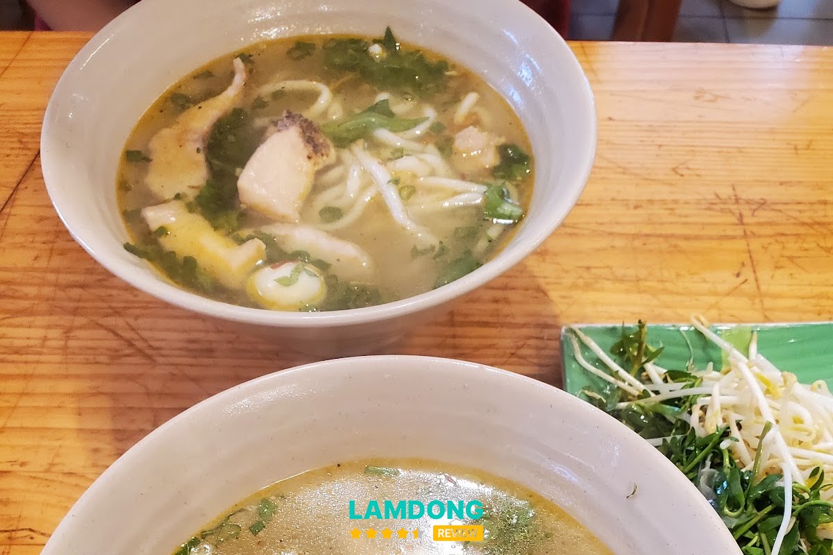 Không gian Bánh canh cá lóc AN Trần Phú