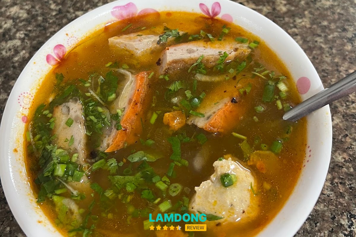 Không gian Bánh canh Xuân An Nhà Chung