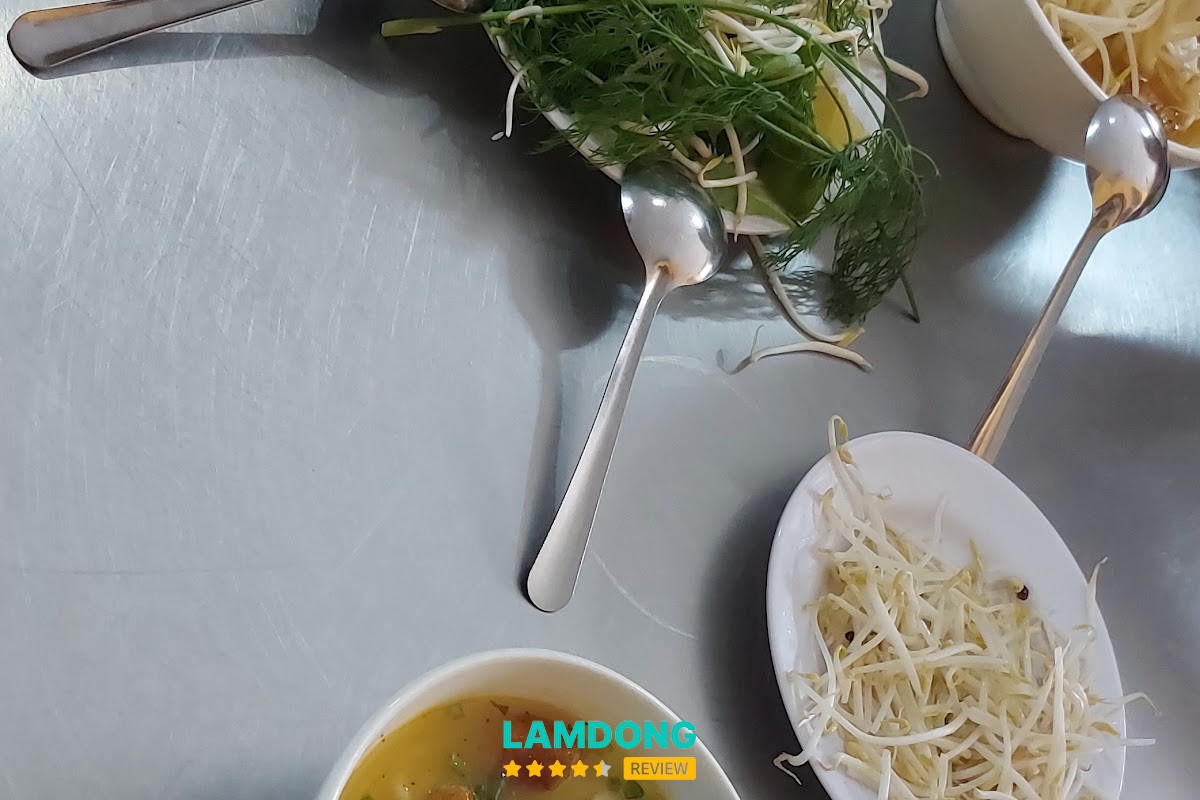 Không gian Bánh Canh Cá Lóc Chú La
