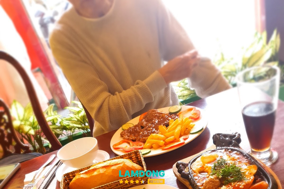 Bánh tráng nướng tại Dì Đinh