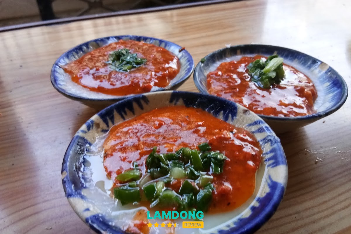 Không gian bánh tráng nướng Cô Hoa