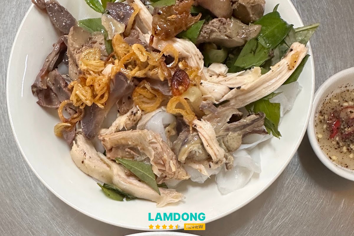 Trải nghiệm tại Liên Bánh Ướt Lòng Gà 44 Tăng Bạt Hổ