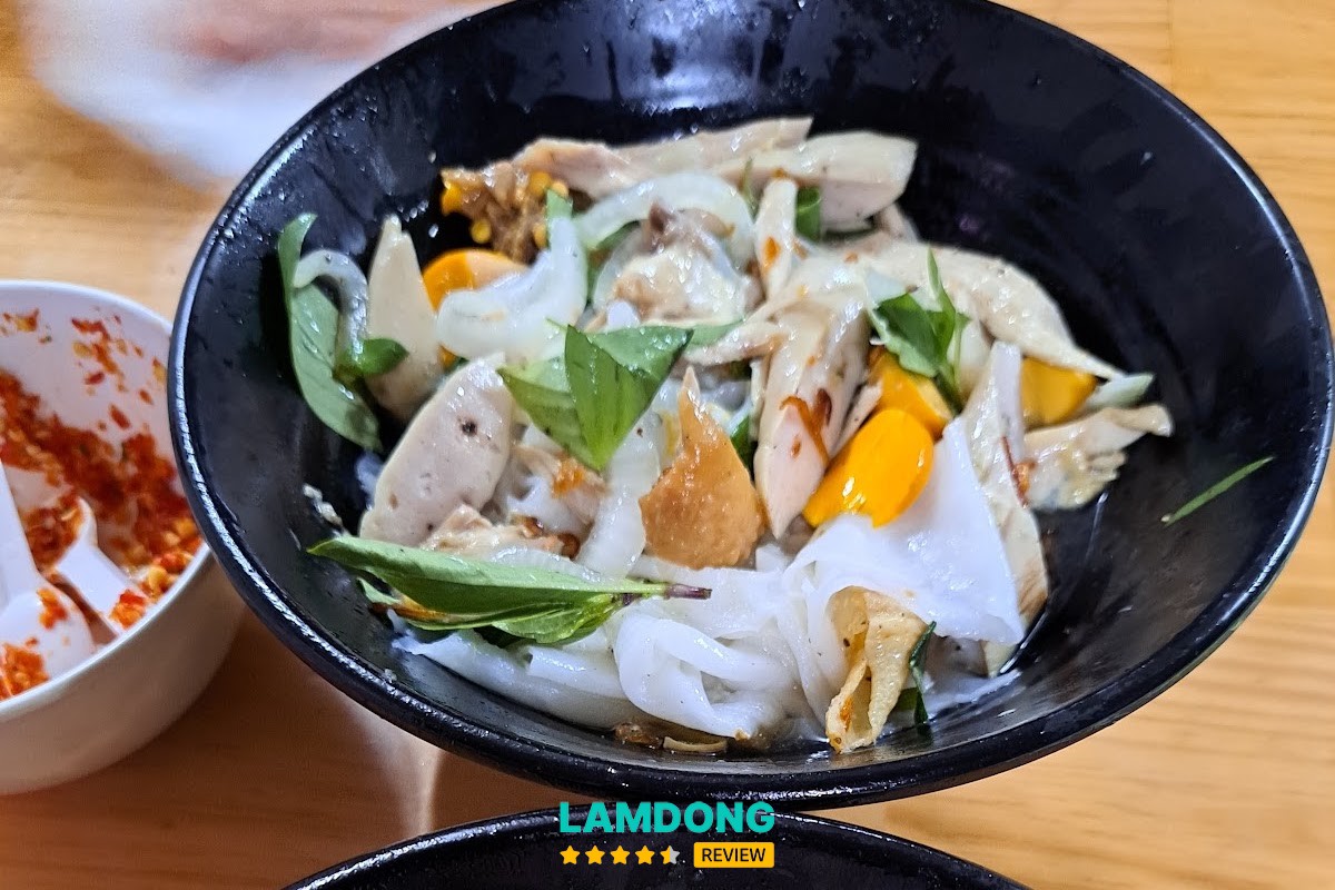 Trải nghiệm tại Bánh ướt lòng gà LONG CHUYÊN