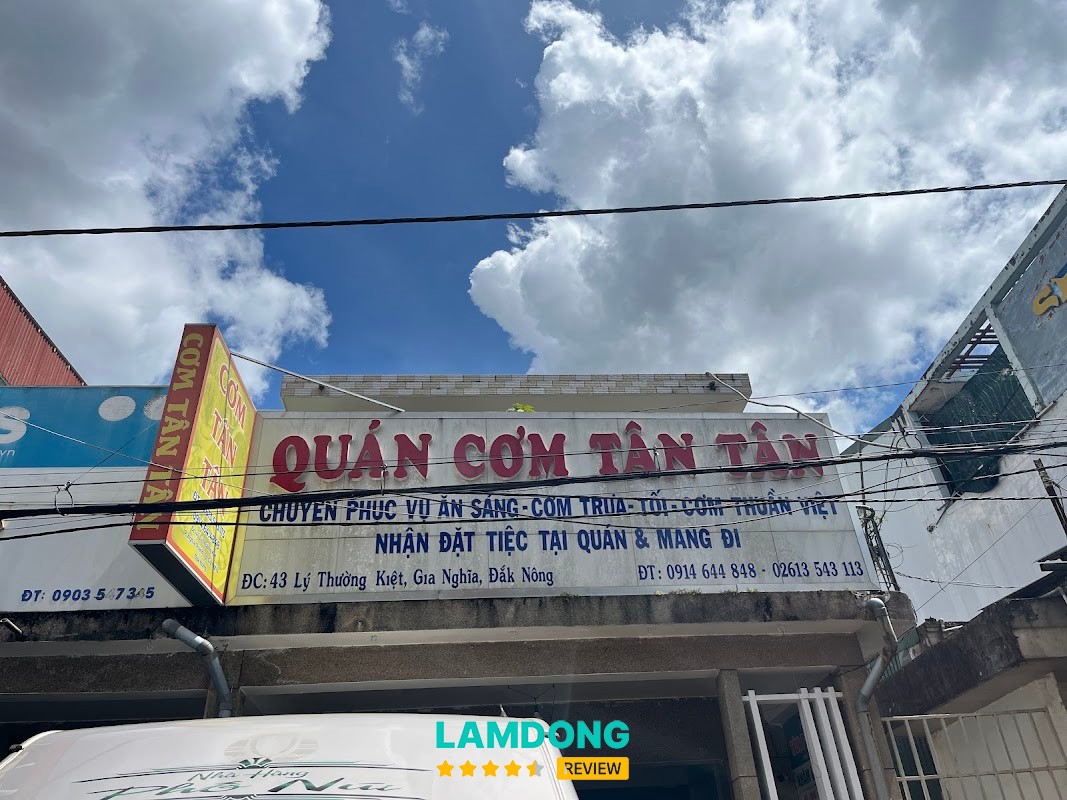 Tân Tân Gia Nghĩa – món gà chiên mắm