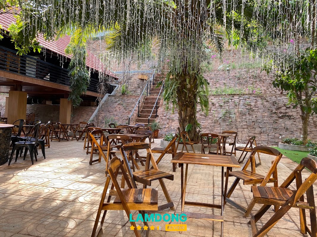 Rose Garden Coffee Gia Nghĩa view hồ