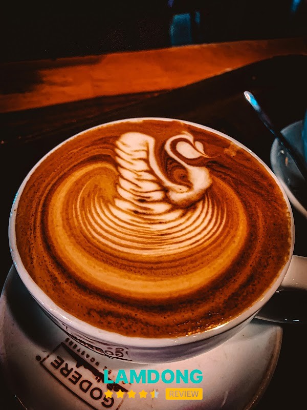 Godere Coffee Roasters - view bờ sông