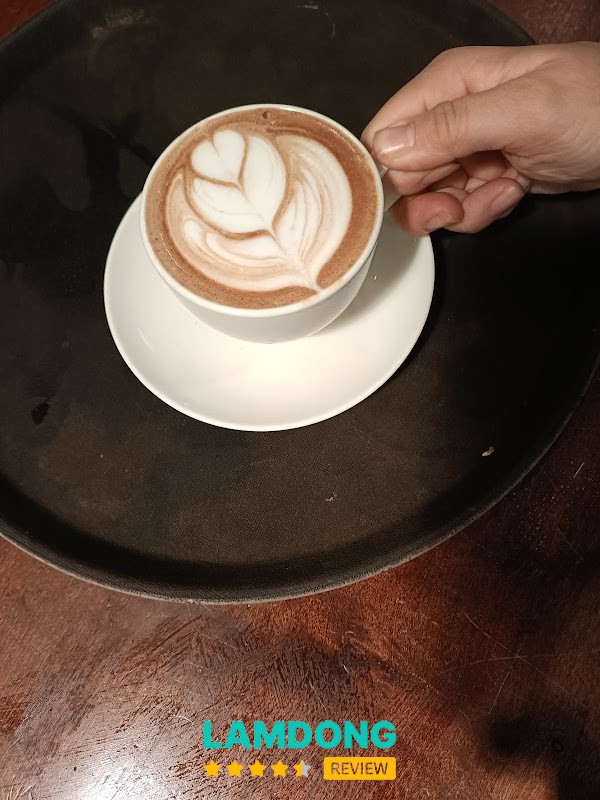 ENJOY COFFEE GARDEN - view hồ trung tâm