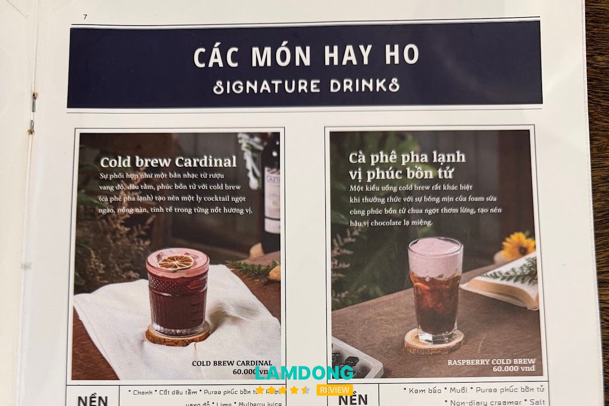Không gian bên trong Là Việt Coffee