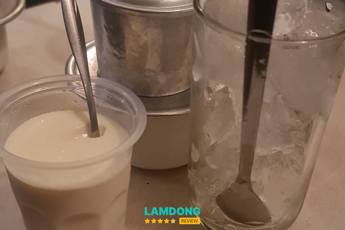 Trải nghiệm tại Cafe Tùng