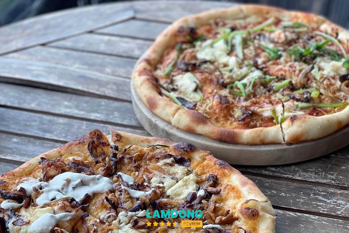 Trải nghiệm tại Moto Laurie Cafe Bistro