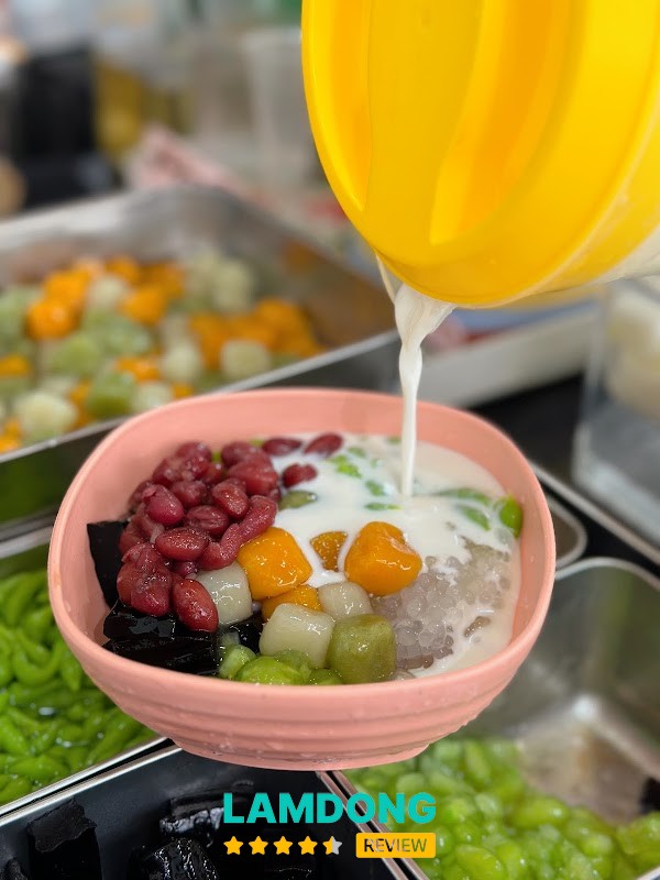 Không gian Chè - Bếp Nhà Tủn