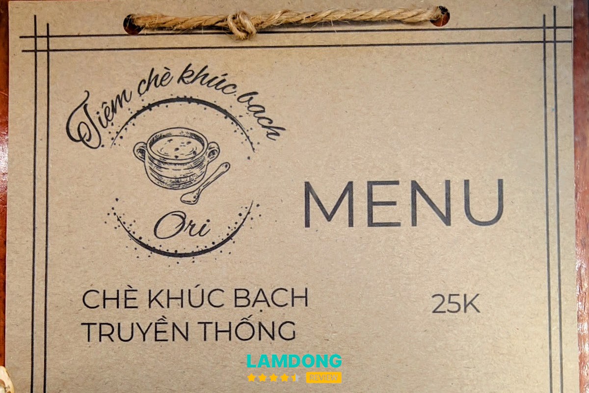 Các món tại Tiệm Chè Khúc Bạch Ori