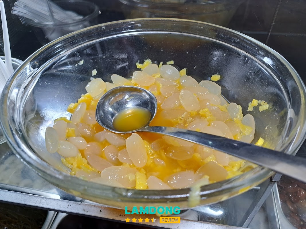 Món chè tại Chè cô Nga