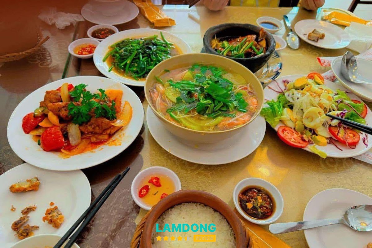 Không gian Cơm Niêu Việt Nam Đà Lạt