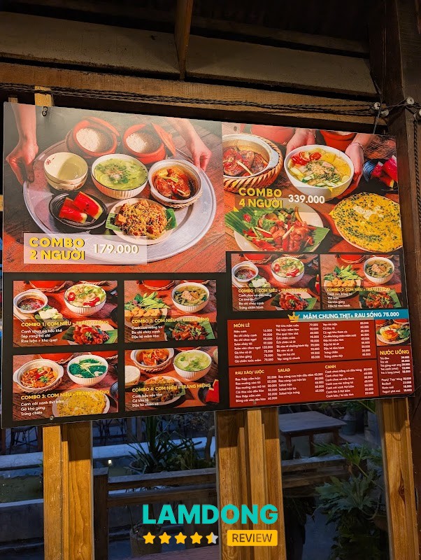 Không gian Tiệm Cơm Nhà Lá