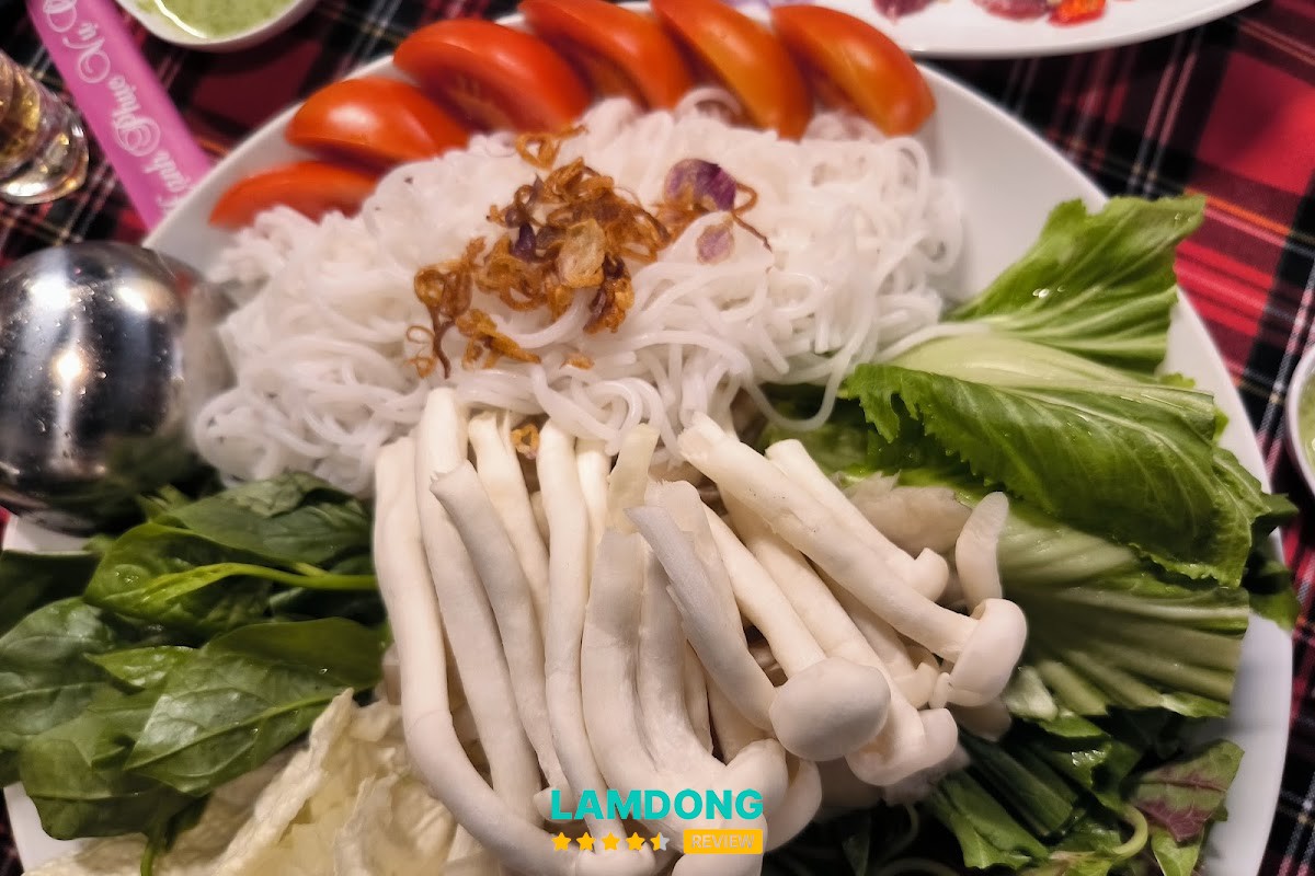 Không gian Cơm Niêu Đồng Tâm