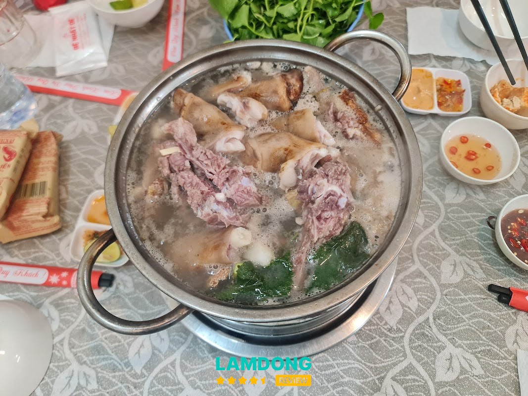 Không gian Đệ Nhất Dê