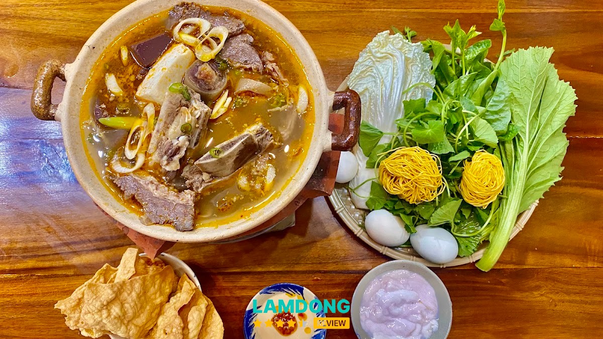 Không gian Lẩu bò nồi đất 139
