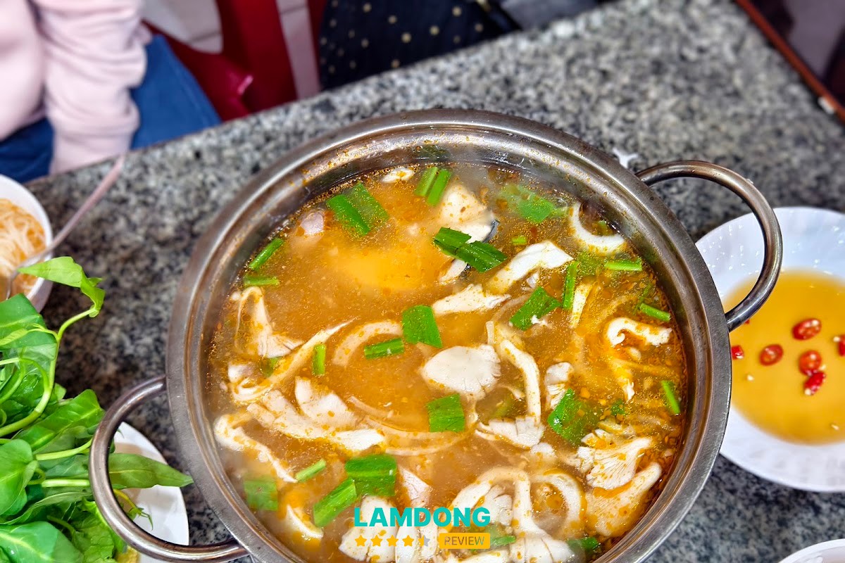 Không gian Lẩu cá tầm Ngư Sơn