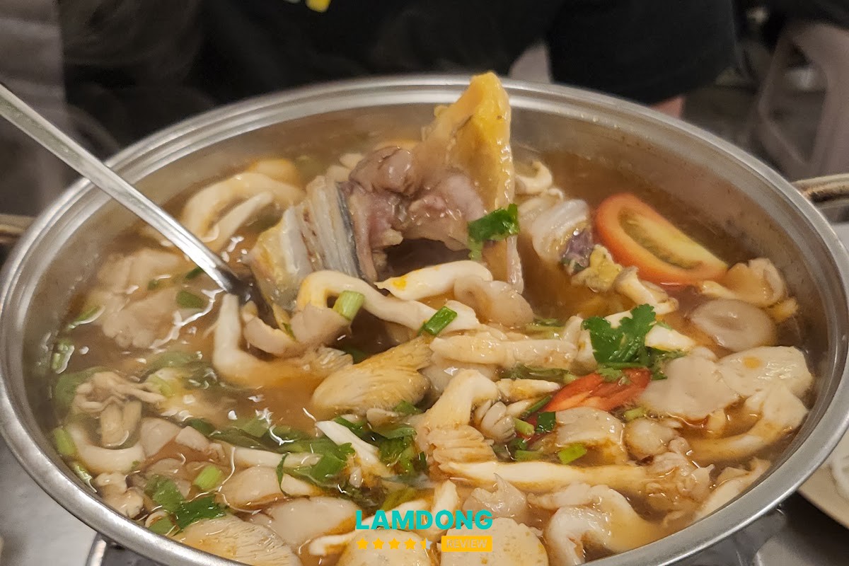 Không gian Khanh Lẩu Lẩu