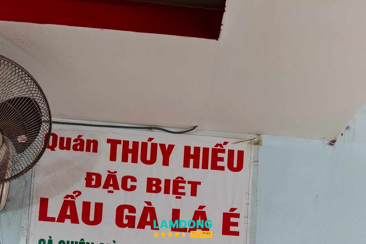 Hình ảnh menu tại Lẩu gà lá é Thúy Hiếu