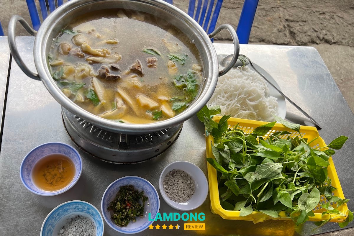 Menu Lẩu Gà Lá É Gốc Thông tại Đà Lạt