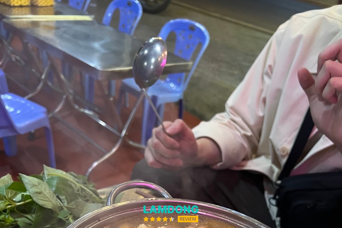 Hình ảnh menu tại Lẩu Gà Lá É Gốc Thông