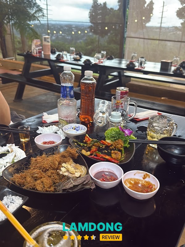 Sky Garden Gia Nghĩa – món ăn Tây Nguyên và lẩu cá
