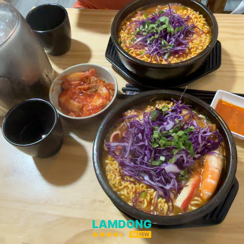 Mì cay Sửu- Ăn vặt Hàn Quốc – món ăn và không gian