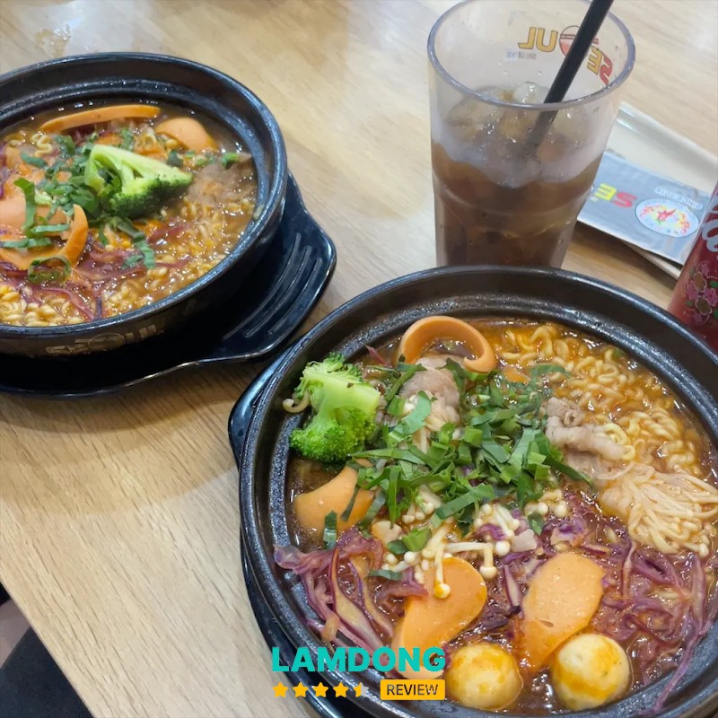 Mì Cay Seoul Đà Lạt – món ăn và không gian