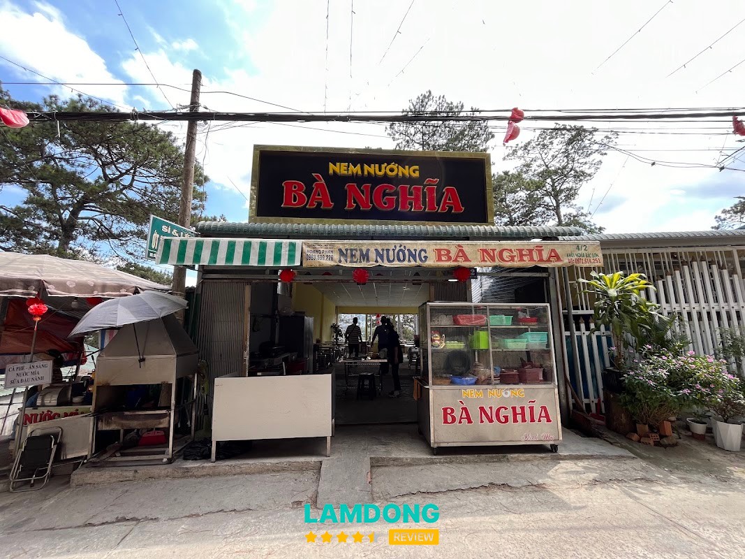 Phần nem nướng tại Bà Nghĩa