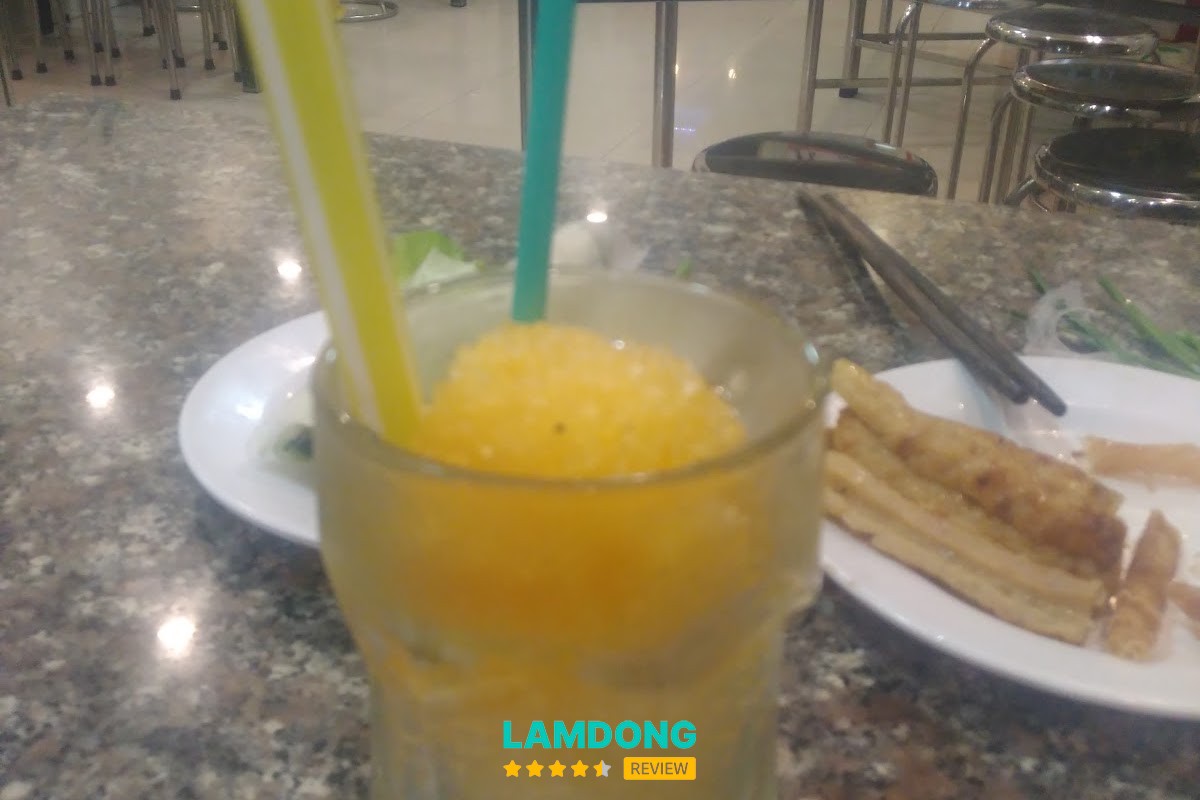 Nem nướng và rau tại Hùng Vân
