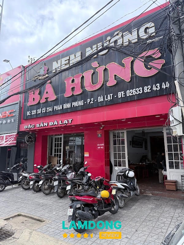 Không gian Nem nướng Bà Hùng trên Phan Đình Phùng