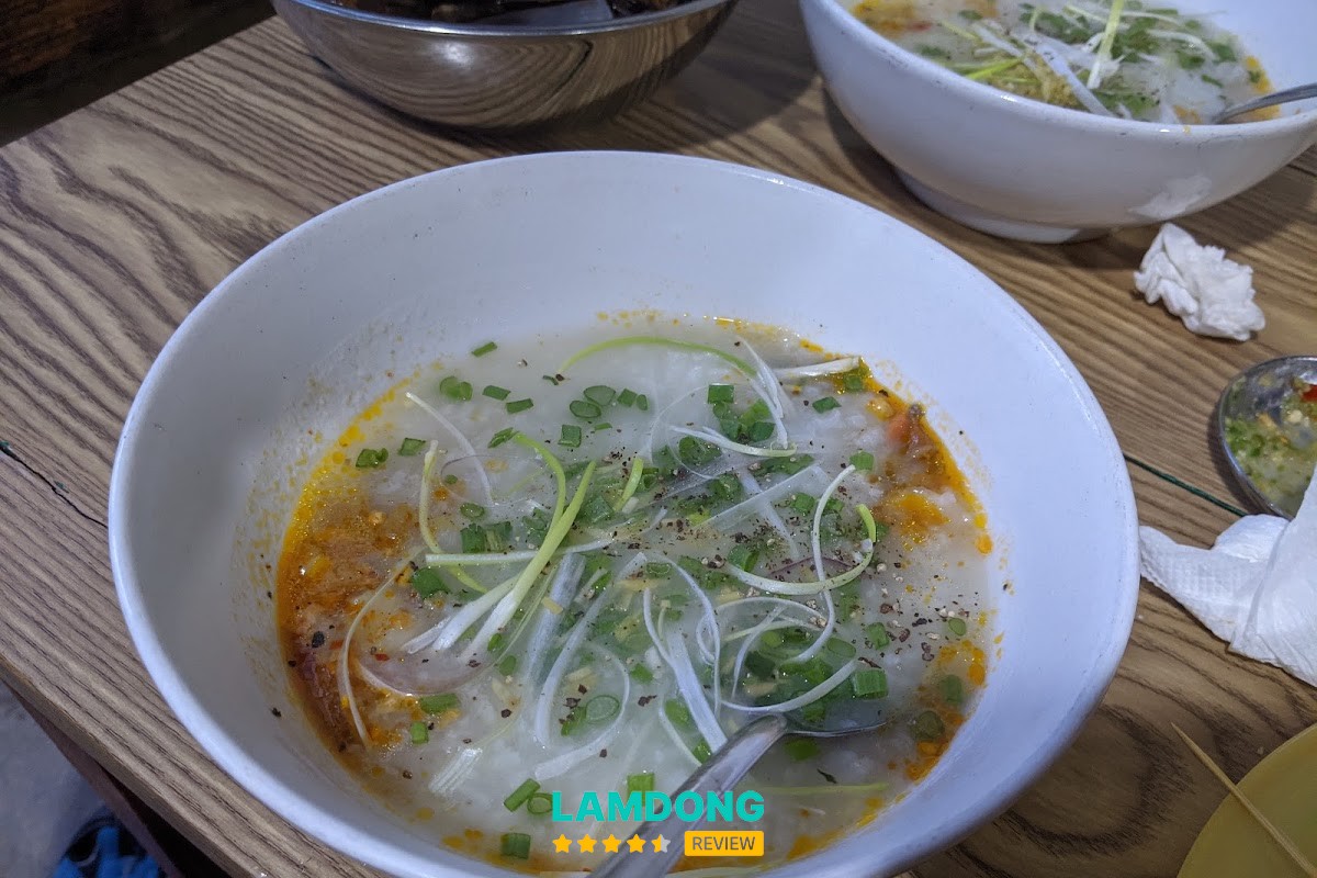 Các món ốc tại Cháo Hàu Hoàng Hà