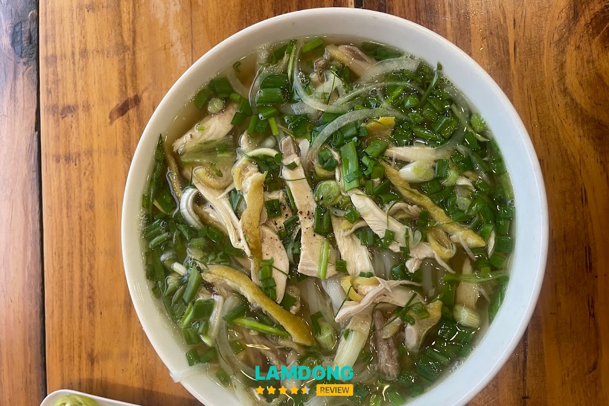 Trải nghiệm tại Phở gà trống thiến